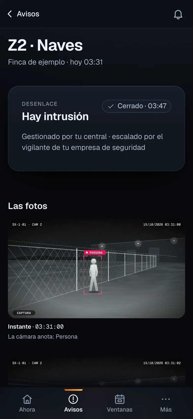 SeaX View en el móvil: el aviso de la zona 2, cerrado a las 03:47 como «Hay intrusión», gestionado por tu central tras escalarlo el vigilante, con las fotos de la cámara.